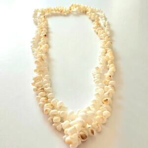 Island Chic: Vintage Hawaiian Shell Necklace Set